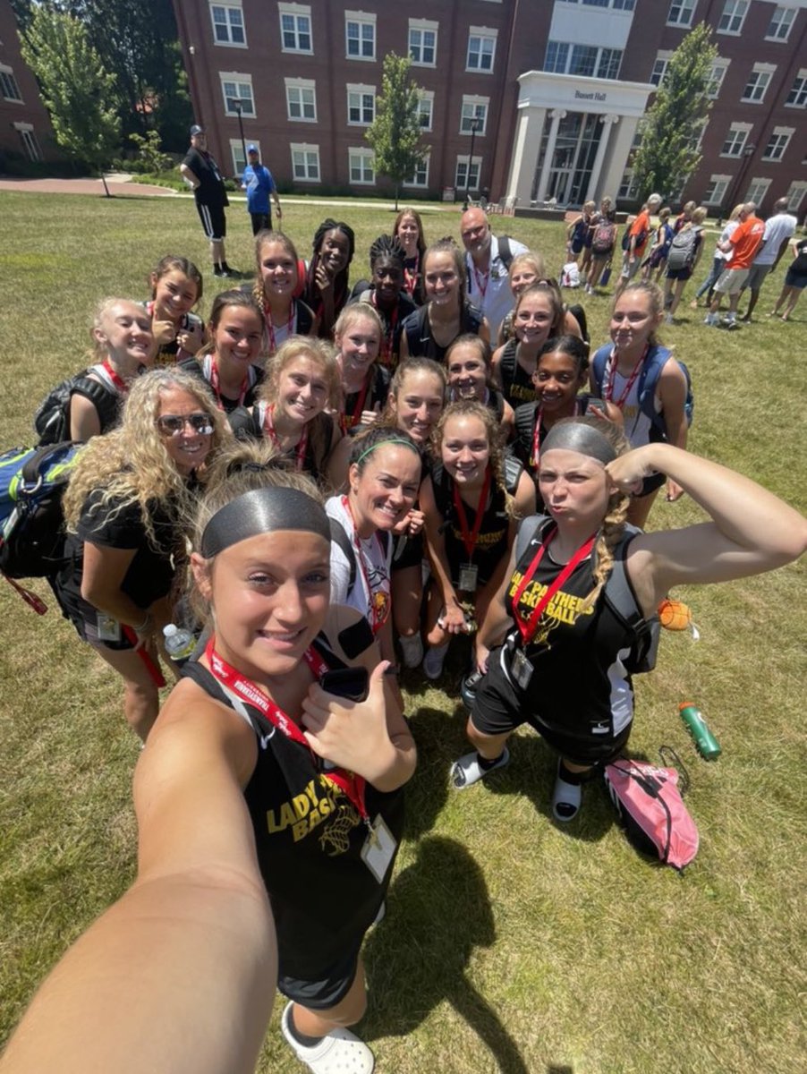 CoachIsaacs2's tweet photo. We had an Awesome 3 days at Transylvania University for Basketball camp🏀. Not sure if we had more fun on the court, in the court yard, chasing each other down in the dorm halls playing dodgeball, or Coaches room check 👖🧢 @coachFelisha @AmandaGoodhart2 https://t.co/mXOOJSeD2d