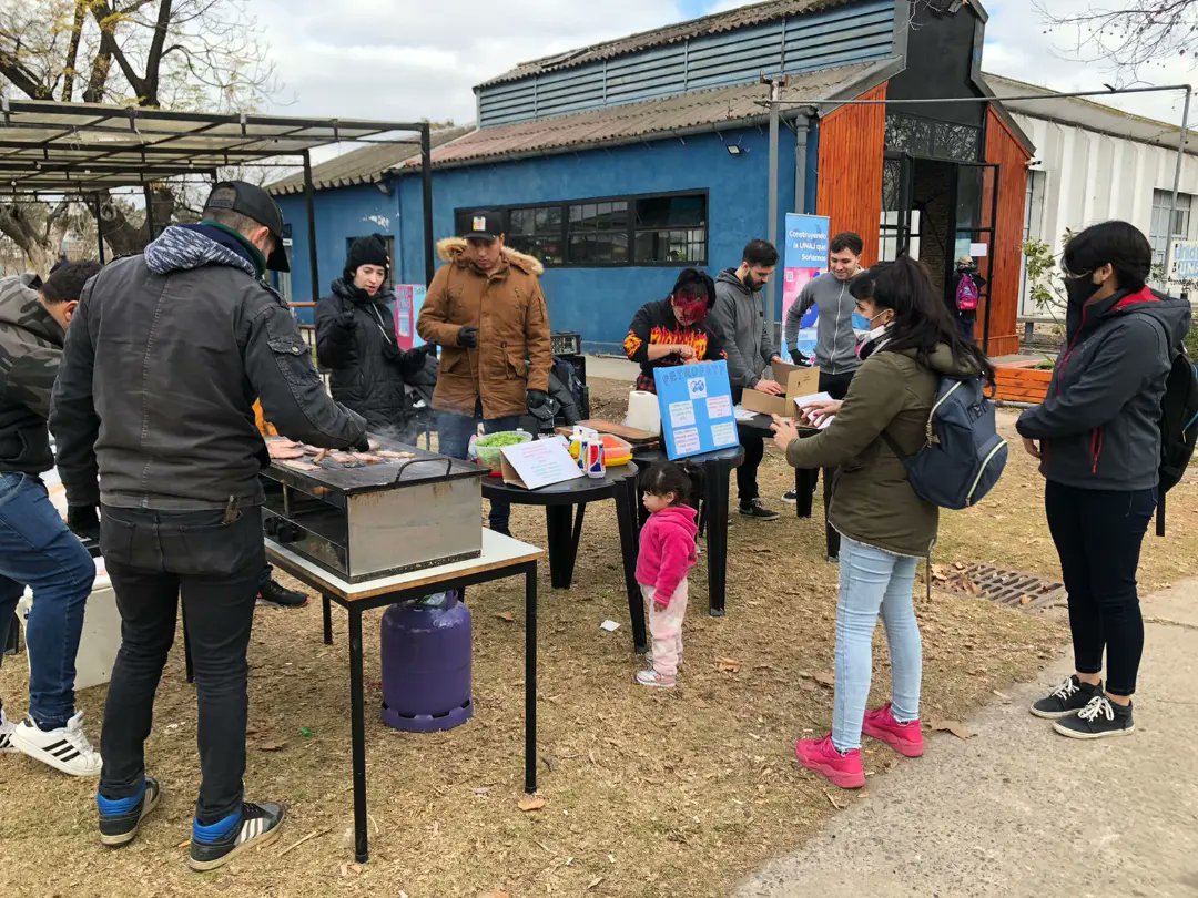 SpeUnaj's tweet photo. Buenas a todos!
En el día se hoy se realizó el 2do Petropaty 🍔 fue un éxito! SOLD OUT 💪🏻Muchas gracias a todos los que se acercaron a comprar y a los compañeros que participaron 🥳
#wearespe https://t.co/brOOhEaec6