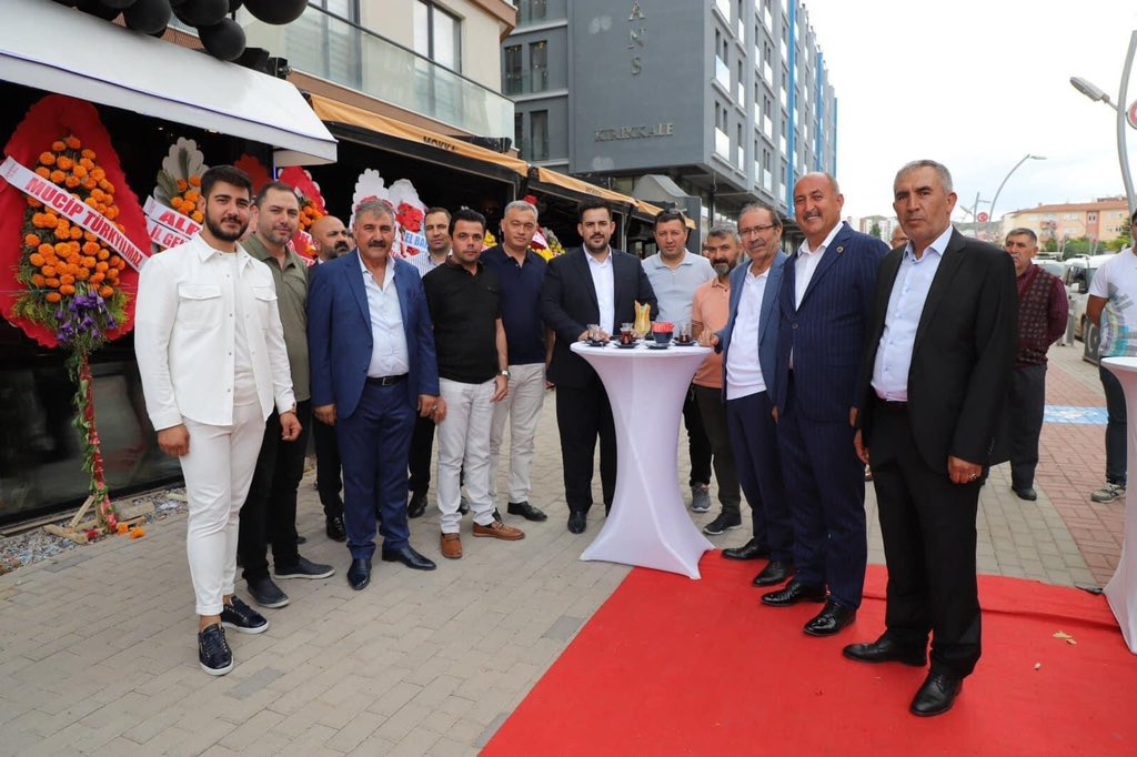 emrahdogan71's tweet photo. Yenişehir mahallemizde  Sn. Ülkü Toksoy ve Ömer Çetin tarafından hizmete açılan Mavi Cafe’nin açılışına katılarak hayırlı olsun dileklerimizi ilettik. https://t.co/51zCjCGVRa