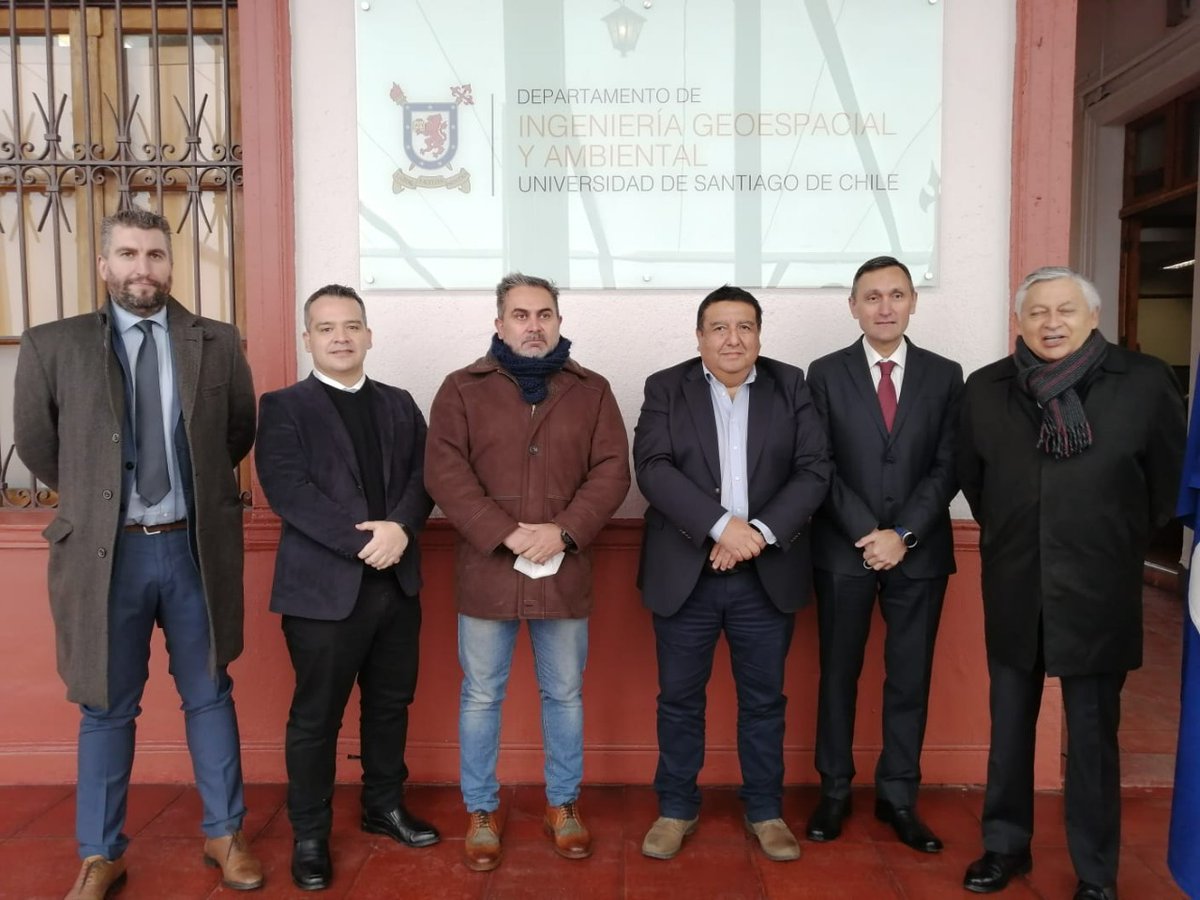 IDE_Chile's tweet photo. Hoy estuvimos presentes en la ceremonia de inauguración del Departamento de Ingeniería Geoespacial y Ambiental de la Universidad de Santiago de Chile. Felicitaciones a @usach  y al nuevo director Dr. José Antonio Tarrio Mosquera 🌎✍🏼🗺️😃 💪🏾 https://t.co/YSQuHXMWCk