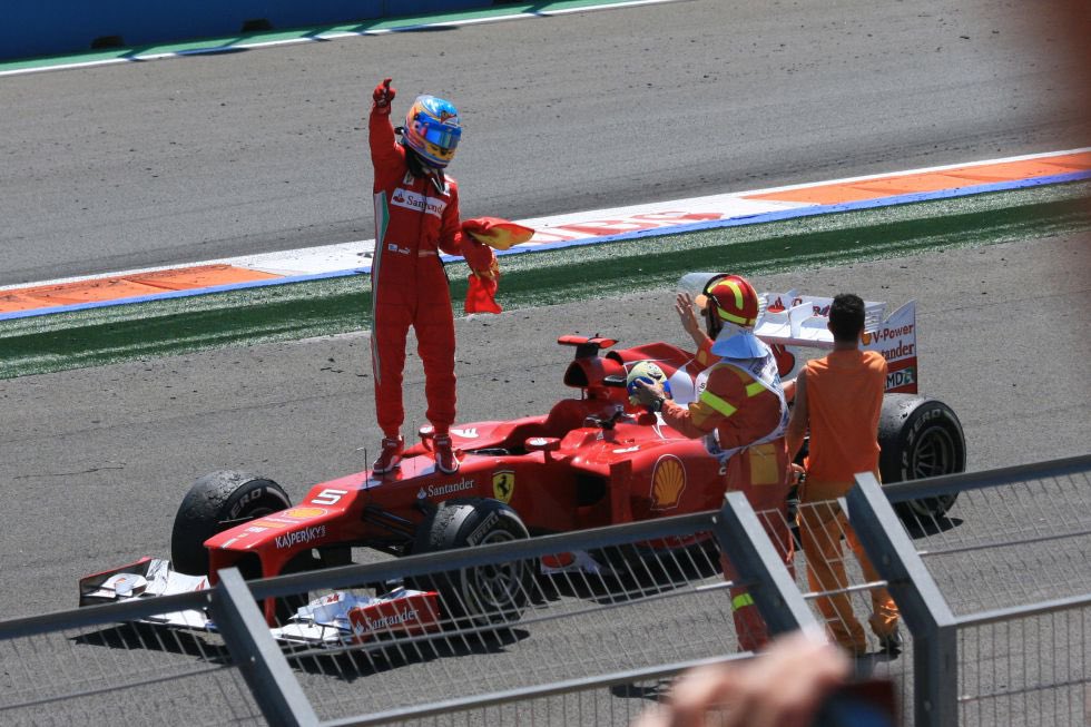 GuauMagic's tweet photo. 10 años ya de LA carrera.
Una de esas que nunca se olvidan, emocionan y hacen afición.
#Valencia2012 https://t.co/YerzRME8WA