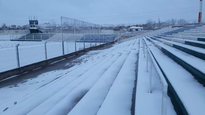 trfa_ok's tweet photo. ❄Sacá la naranja que vamos a jugar. 🟠💪
Así amaneció el estadio 🏟 de Club Atlético Maronese de Neuquén📍.
#Nieve #Maronese #Neuquen #FutbolDelInterior https://t.co/jct3zOu3rS