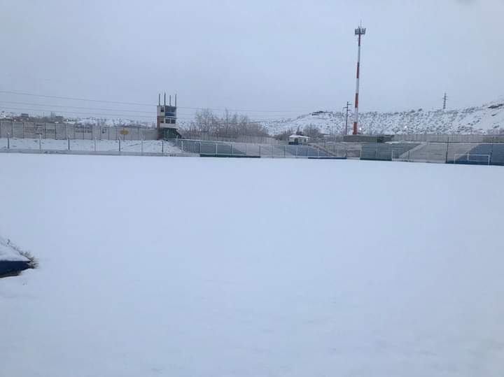 trfa_ok's tweet photo. ❄Sacá la naranja que vamos a jugar. 🟠💪
Así amaneció el estadio 🏟 de Club Atlético Maronese de Neuquén📍.
#Nieve #Maronese #Neuquen #FutbolDelInterior https://t.co/jct3zOu3rS