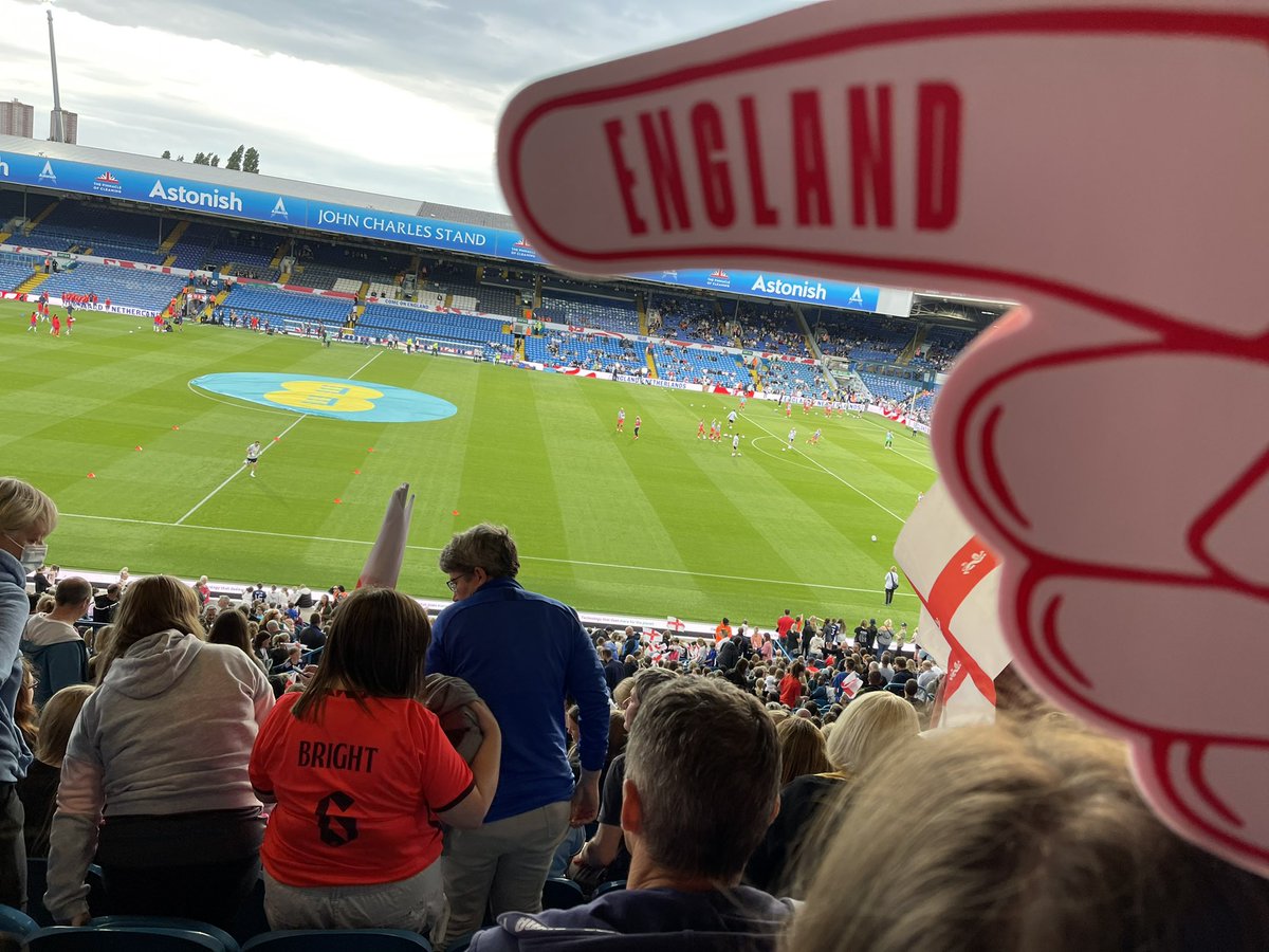 Tonight it’s all about the ladies #Lionesses #england #englandladies englandvsnetherlands