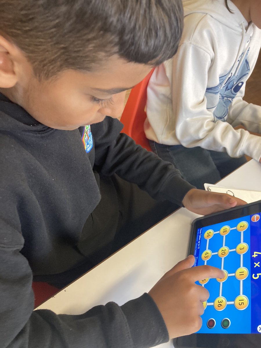 GlanYrAfonPS's tweet photo. Dosbarth Oren were beating the clock today with their quick fire mental maths #squarenumbers #winner https://t.co/FAqbCp6LnL