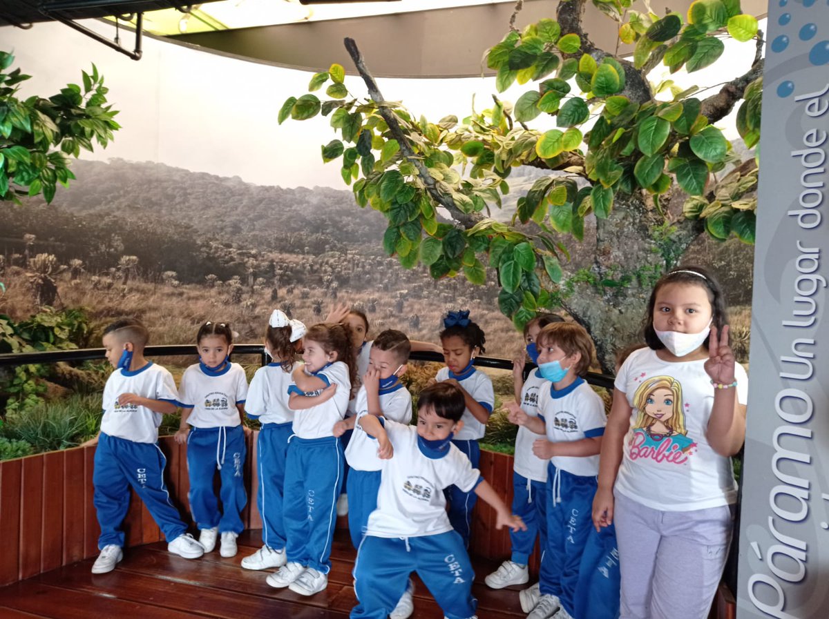 OsvalConcejal's tweet photo. Acompañando a los niños del Tren de la Alegría; es nuestro compromiso contribuir al sano crecimiento de nuestros niños, de brindarles espacios de integración y aportar a su desarrollo intelectual. Que Dios continúe guardándolos 🙏 https://t.co/CDuC1pmDxB