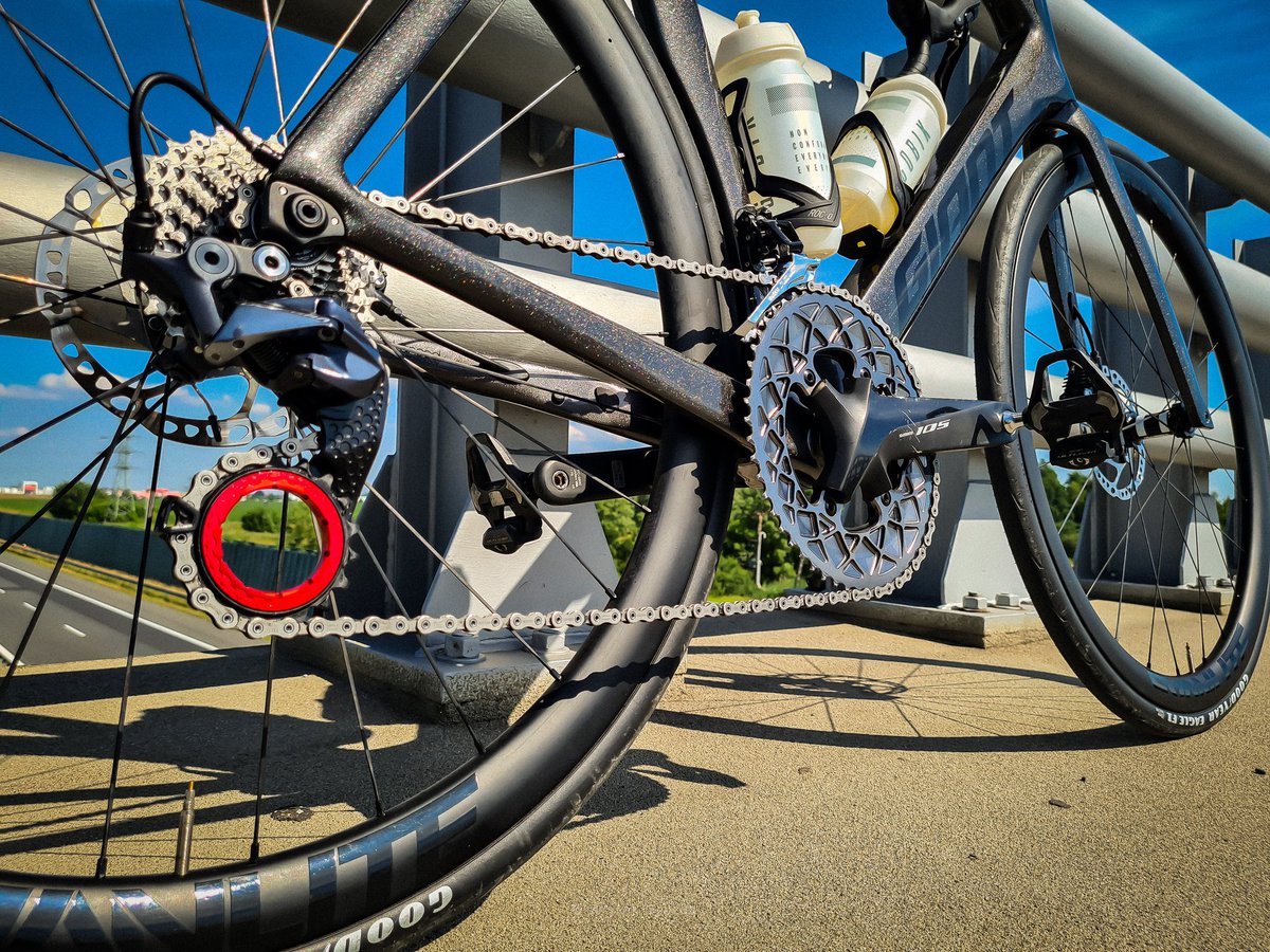 wojtek_sebzda's tweet photo. Huginn got some new jewelry ⭕👌🏻
#AbsoluteBlack #HollowCage #ovalthis https://t.co/xi2YzheLOM