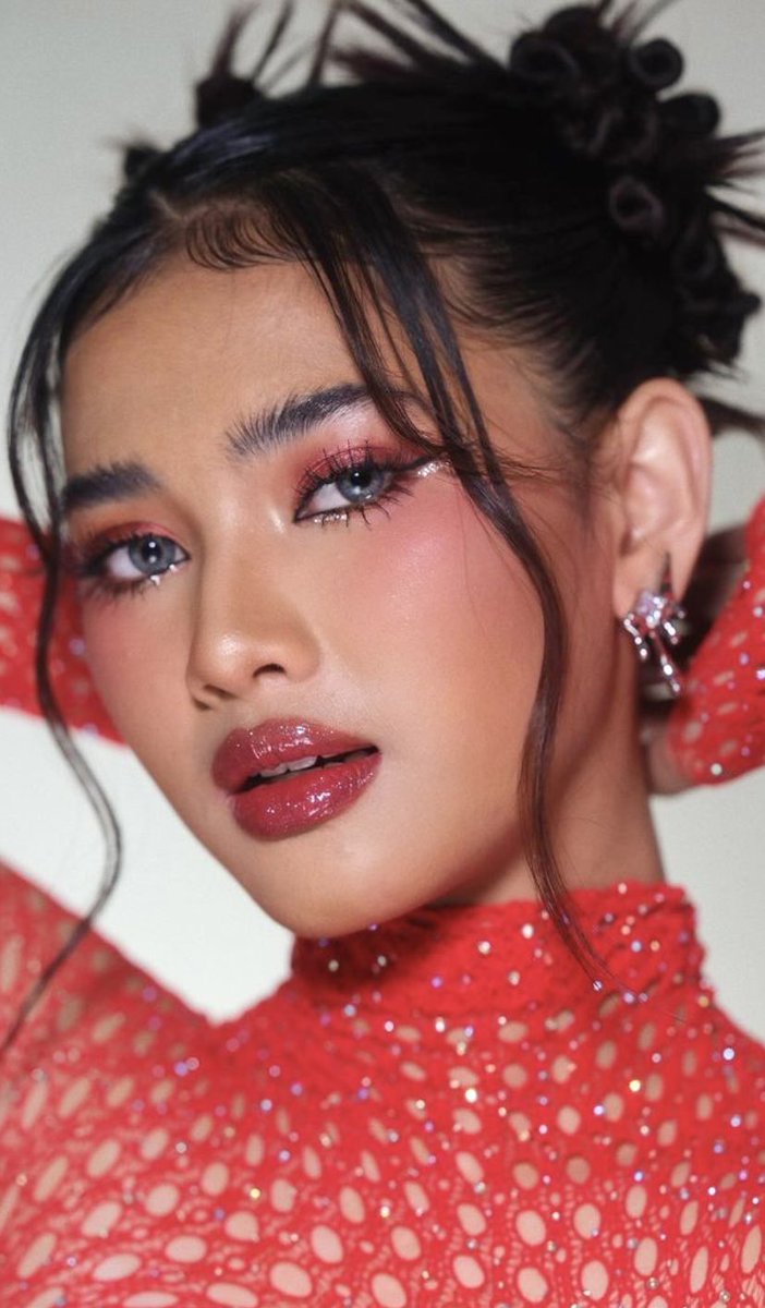 prettyMaxine_'s tweet photo. Omggg!!! NAPAKA GANDA MO, @maxinetrinidad_ ako lang ba yung nakaka pansin na hawig niya here si Ms. Nadine Lustre? AHHH GANDA SO MUCH!!! 😍♥️

#MaxineTrinidad | @maxinetrinidad_ 

P.S thank you for this pic Ms. Carell Garcia just saw this in her IG post :)) https://t.co/2fZZENQ5ie