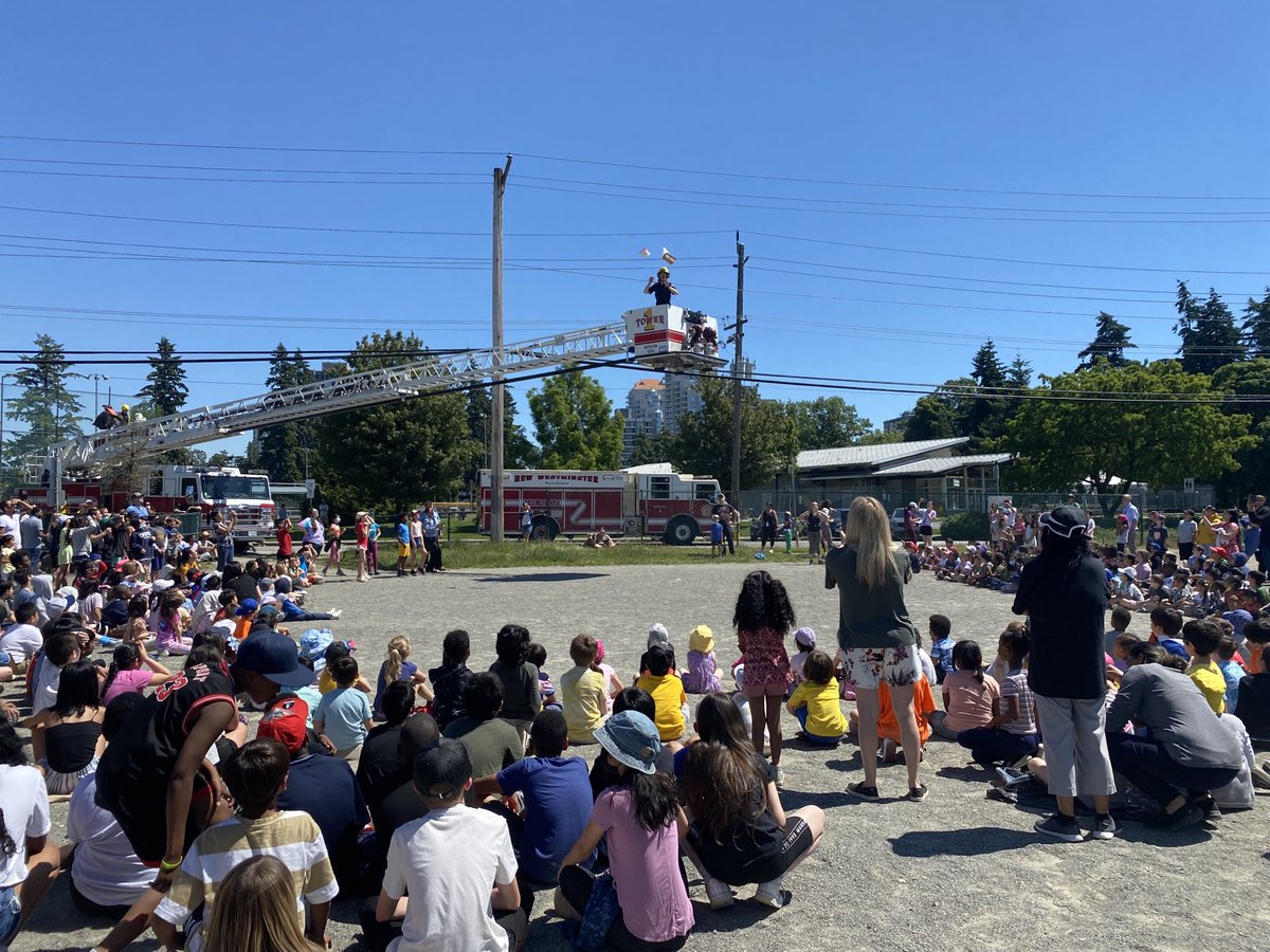 The great Eggvention Drop ⁦@LKCougars⁩. Thanks to the New West Firefighters for coming out today! ⁦@newwestschools⁩ #sd40learns