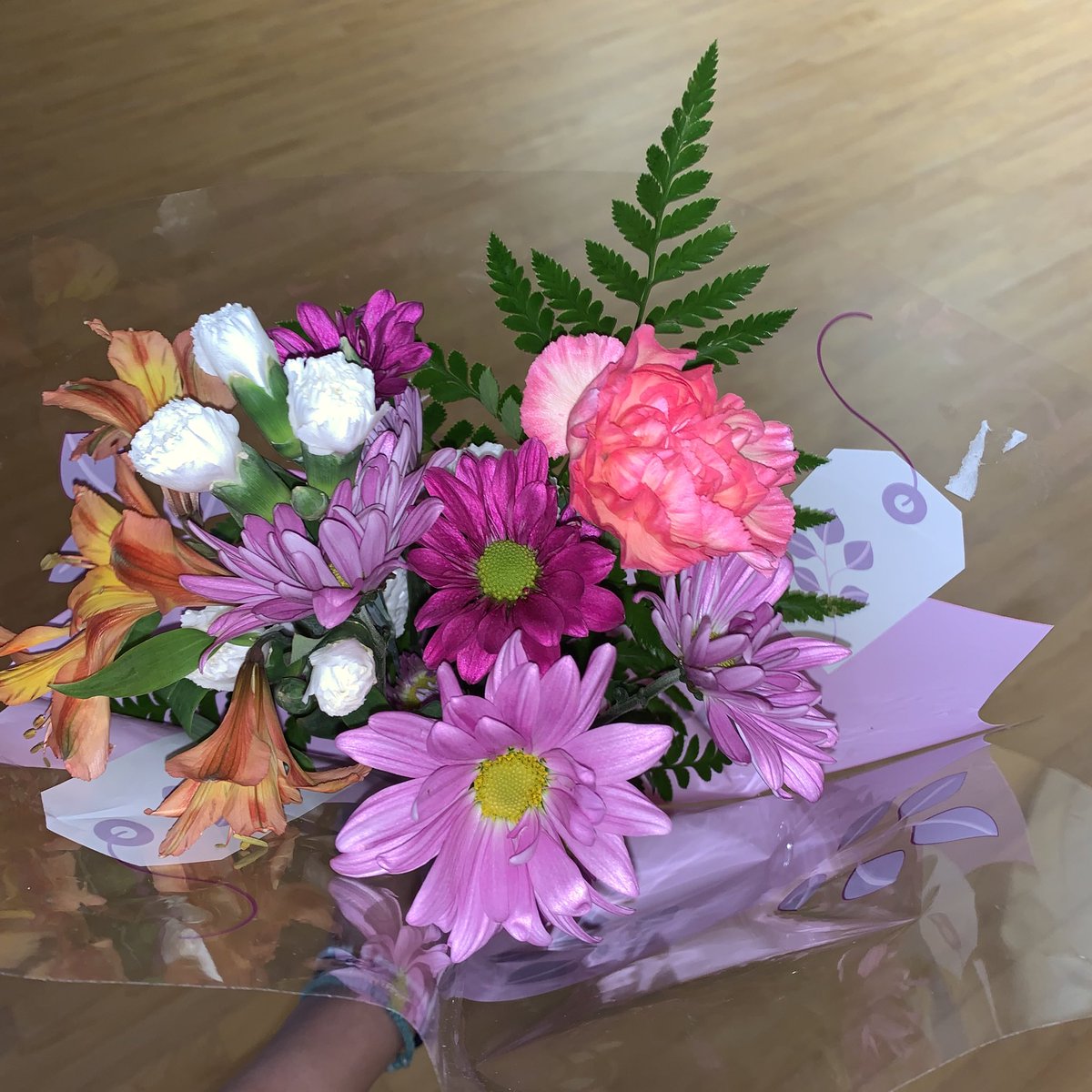 MsCherryWong's tweet photo. Only been here for a week and the students got me flowers 🥺💐💕 #TeacherAppreciation https://t.co/ILeWqiDMeS