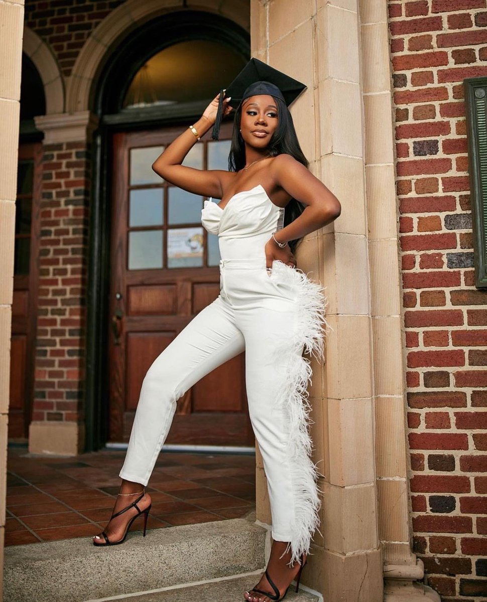 thesalonelinkup's tweet image. #SaloneGrad Put some respect on her name!

Wumu Jalloh, BSN

Congratulations to @afrikaaajay for graduating with her Bachelor of Science in Nursing 🎉👏🏾🎓