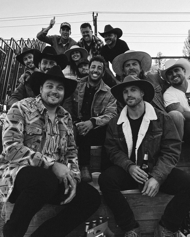 noobrakes's tweet photo. @/robbairdmusic: “RODEO”
#DanielRicciardo #MichaelItaliano #CoreyWilson #RobBaird #Montana #F1 #McLaren #DannyRic #HoneyBadger https://t.co/2TkSXdwjPr