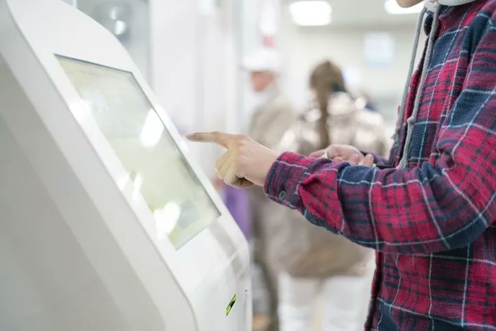 The pandemic forced the acceleration of cashless, digital payments and some of the U.S. population now uses a form of digital wallet. buff.ly/39X1cSG #hotels #hospitality