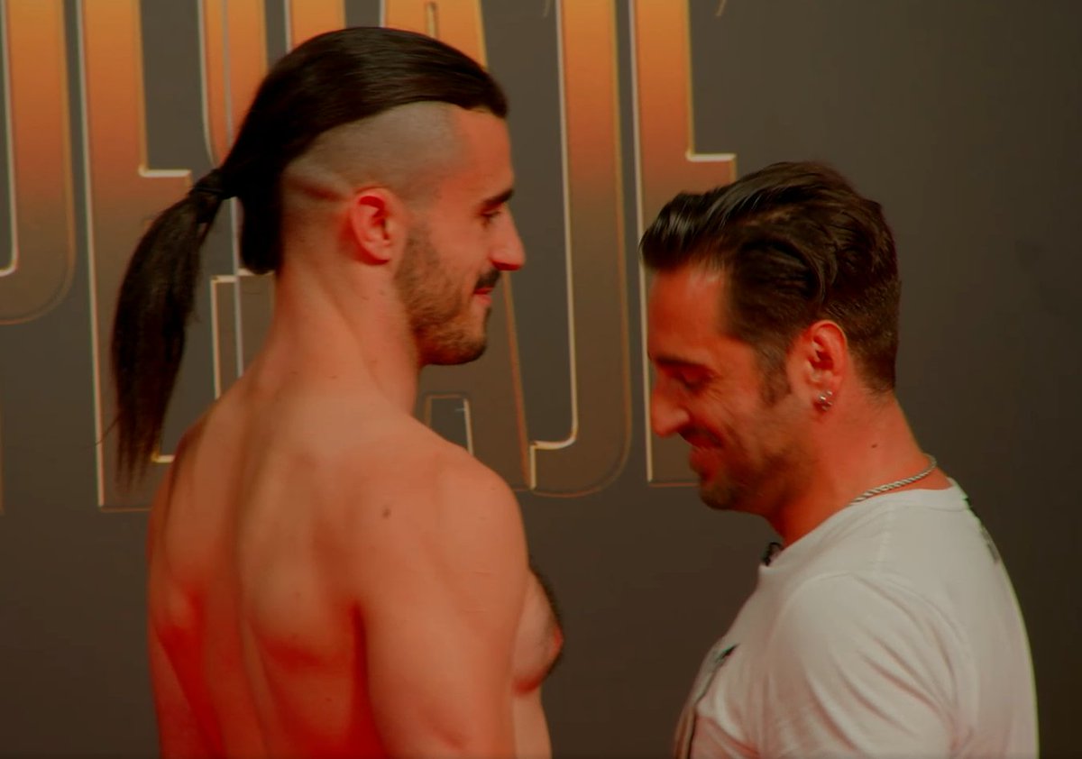 -Trabajas en Amazon?

+No. Que??

-Y este paquete? 😋😋