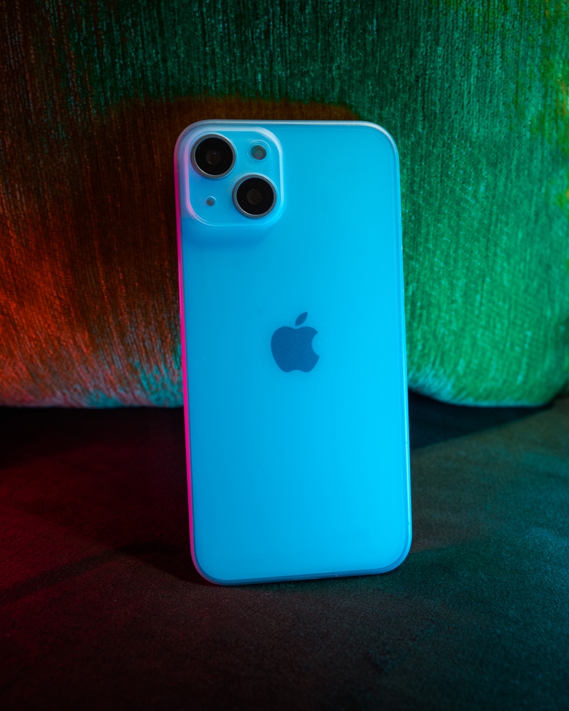 Don't let the funky lighting distract you from the fact that our case is covert and low key

Buy it here: l8r.it/2lhx

#phnx #phnxcase #thinphonecase #thincase #mnmlcase #protectphone #minimalistphonecase #samsung #galaxys22 #galaxys22case #samsungcase