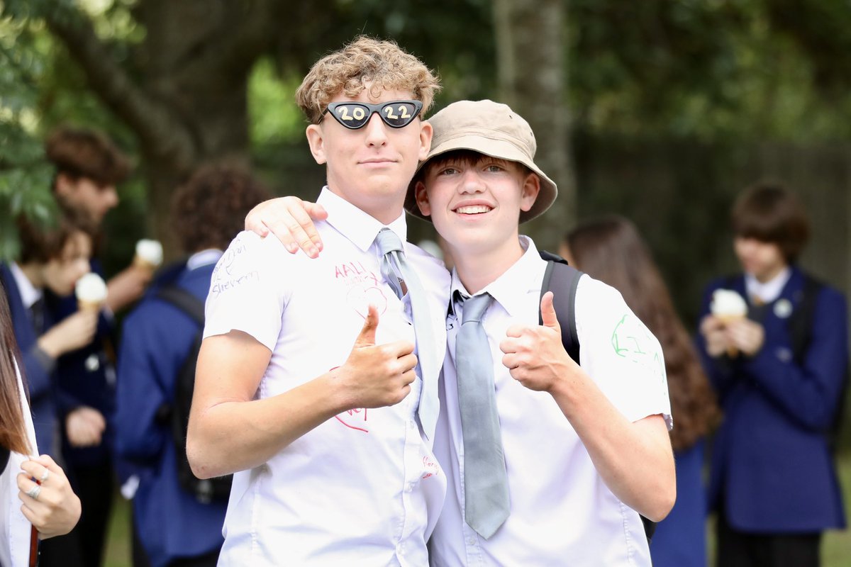 woodcotehigh's tweet photo. Was great to welcome back our Year 11s this afternoon. Shirt signing and ice cream, followed by their Celebration Assembly! 🎉
Thanks to #Tonibell for the delicious ice cream 🍨
#WeAreWoodcote #ASPIRE #ClassOf2022 https://t.co/E3EE0PMF7X