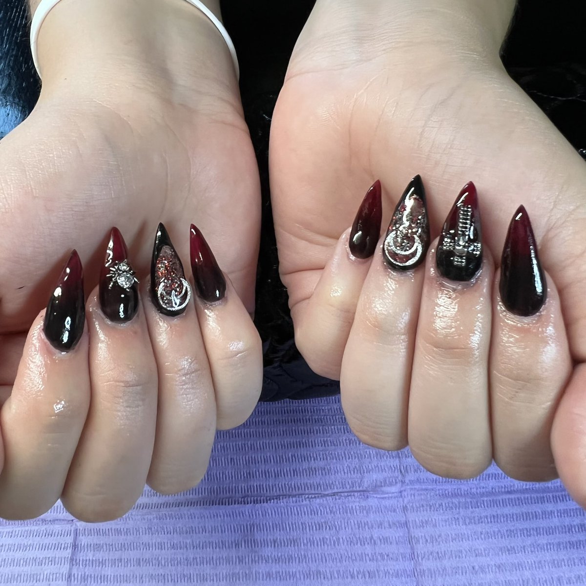 DeadlyNailz's tweet photo. I did my first stilettos yesterday! They came out pretty cute, but I definitely struggled with the shaping… #progress #nailtech #nailtwt #cosmetologist #gothnails https://t.co/PdQnt1TaCu