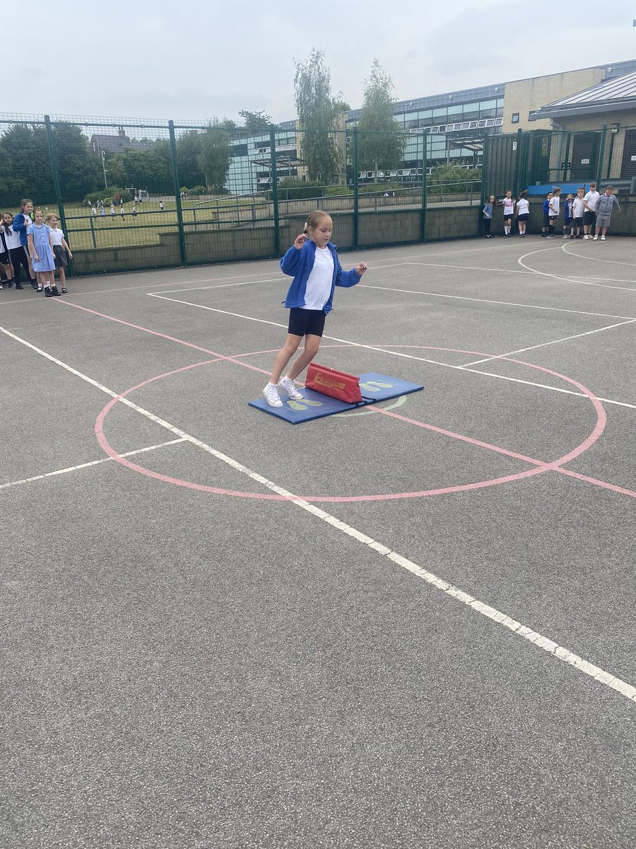 HighViewY4's tweet photo. Our Year 4s are brilliant at speed bounce. Working as a team to help create points during Sports Week. Showing great commitment and resilience. Well done! #sportsinschools #year4 #primary #speedbounce https://t.co/qGoq8I33Xd