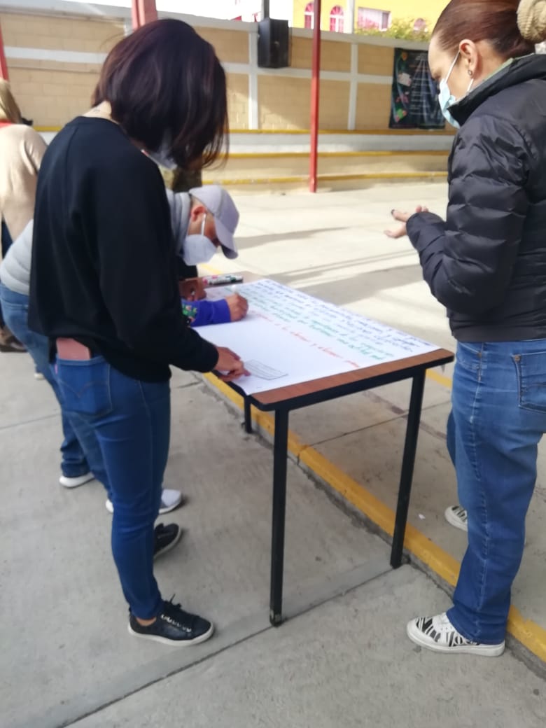 BasicaSEPH's tweet photo. Desarrollo de la 8va.Sesión #CTEH #PrimariaGeneral Cadete Vicente Suárez, zona 61, sector 13. Reflexionan sobre el impacto de los temas trabajados, en la vida personal y en el   trabajo docente. https://t.co/WNBBH3DLR2