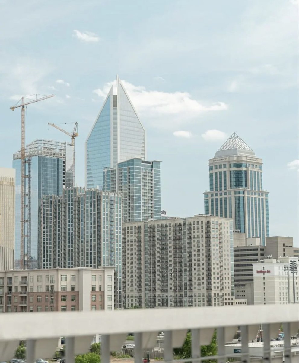 ChoiceRentals's tweet photo. Happy Friday, CLT! Any weekend plans? 🌤 https://t.co/RUaZgiD54p