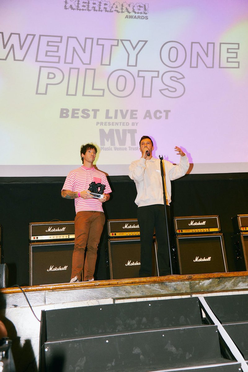 TOPUPDATERS's tweet photo. Tyler and Josh at the Kerrang! Awards in London yesterday via @KerrangMagazine https://t.co/lXXKORHMwJ