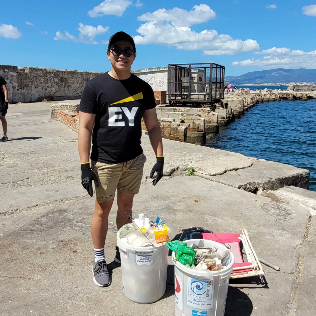 #HistoricRosiaBay is one of our favourite spots, special in so many ways! EY joined us for the 90th #GreatGibraltarBeachClean and in less than an hour, this inspiring group of people retrieved 180kg of debris! #LivingGreen #Gibraltar #BeachClean #MedOceanHeroes