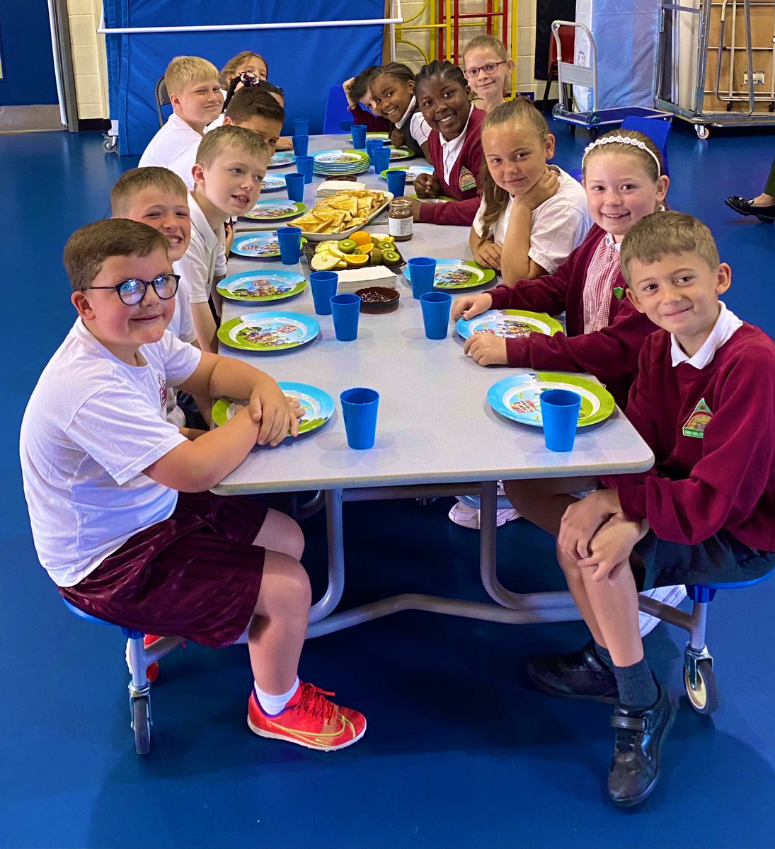 Nothing better than starting a Friday than meeting up with the school council and having a yummy breakfast <a href="/ChartwellsM/">Chartwells_MLP</a>