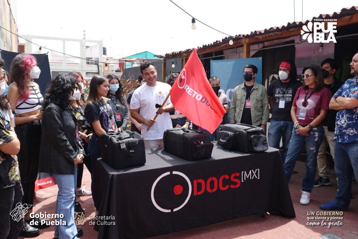 CulturaGobPue's tweet image. Llevamos a cabo el banderazo de salida al Reto #DOCSPuebla2022, el cual consiste en producir, en solo 100 horas, un cortometraje documental.

¡Mucha suerte a las y los participantes! #TienesGanasDePuebla ❤️.