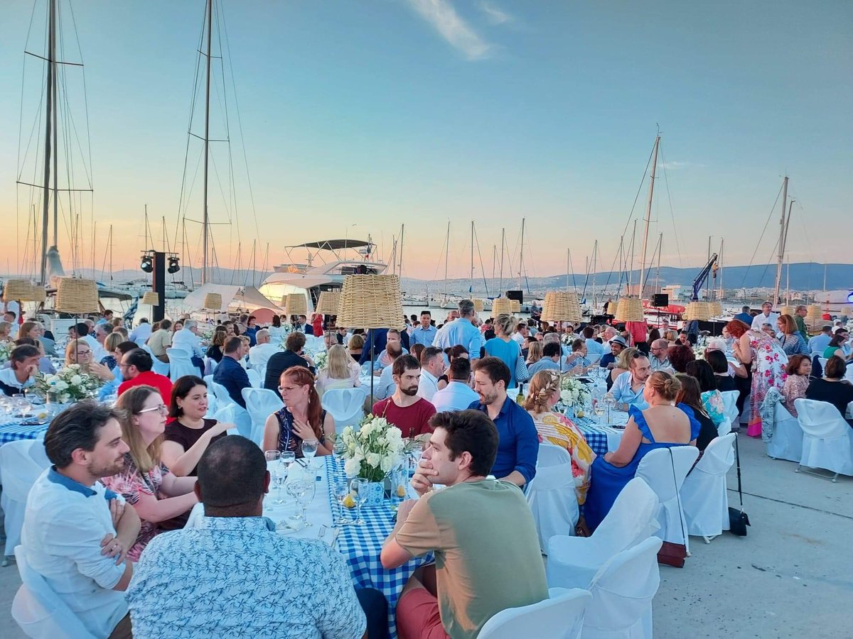 ESRA_Society's tweet image. A perfect evening by the sea to celebrate altogether! #ESRA2022 #NetworkingEvening 🥂🇬🇷