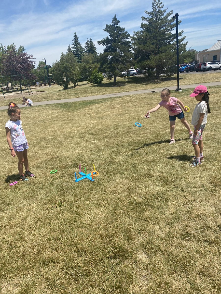 msfalcone_'s tweet photo. Our Grade 2 Summer Jam was SOOO much fun! From badminton, to scoops, soccer baseball and freezes!☀️🏓⚽️🏟 Thanks @Mrs_MLopez @machado_ms for playing with us! ❤️ #Grade2Rocks https://t.co/vYkHP4LX2k