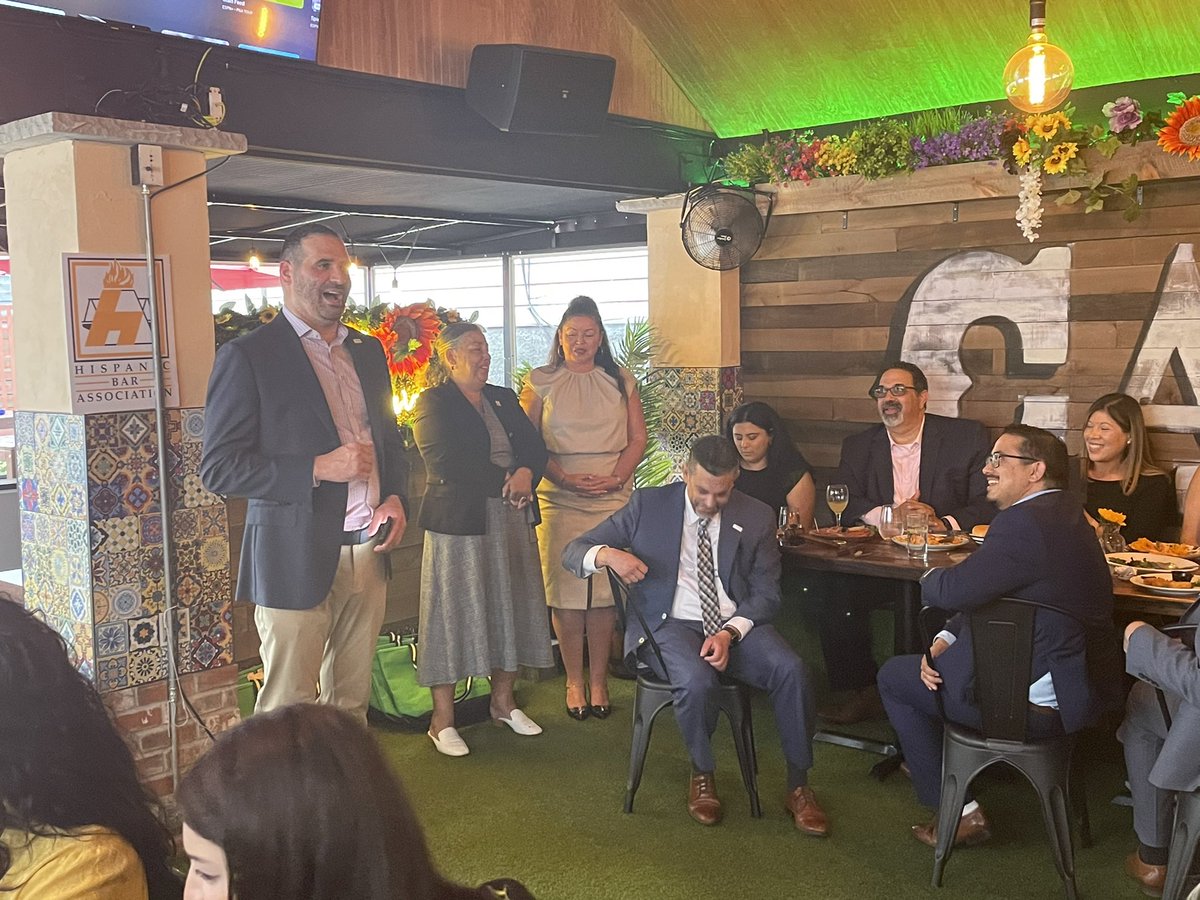 JLLesquire's tweet photo. The @hbanewjersey and @HNBARegionIII hosted HNBA President @carlosbollar last night in Newark, #NJ. Great evening of fellowship and inspiring words from leadership! #liftasyouclimb #WPOF #Manchin https://t.co/GKhVHJYo9G