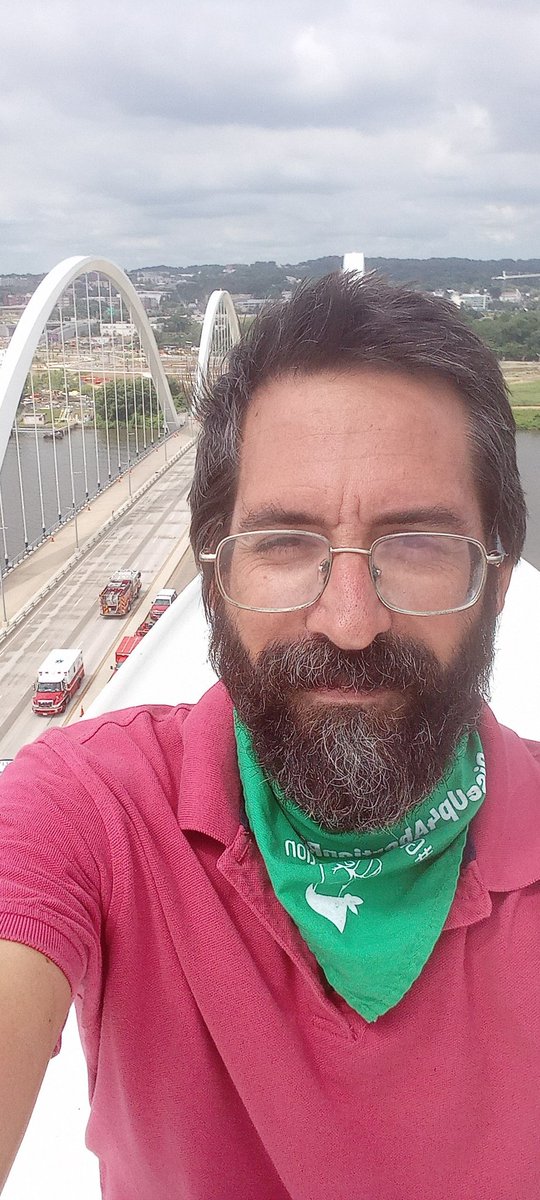 GuidoReichstad1's tweet photo. If I can make it to the top of this ever-loving bridge, I know you can make it into the street!

Let's shut it down nonviolently day after day after day till out rights are protected. 

I'll be up here, much love to you all! https://t.co/YReqILFBqH