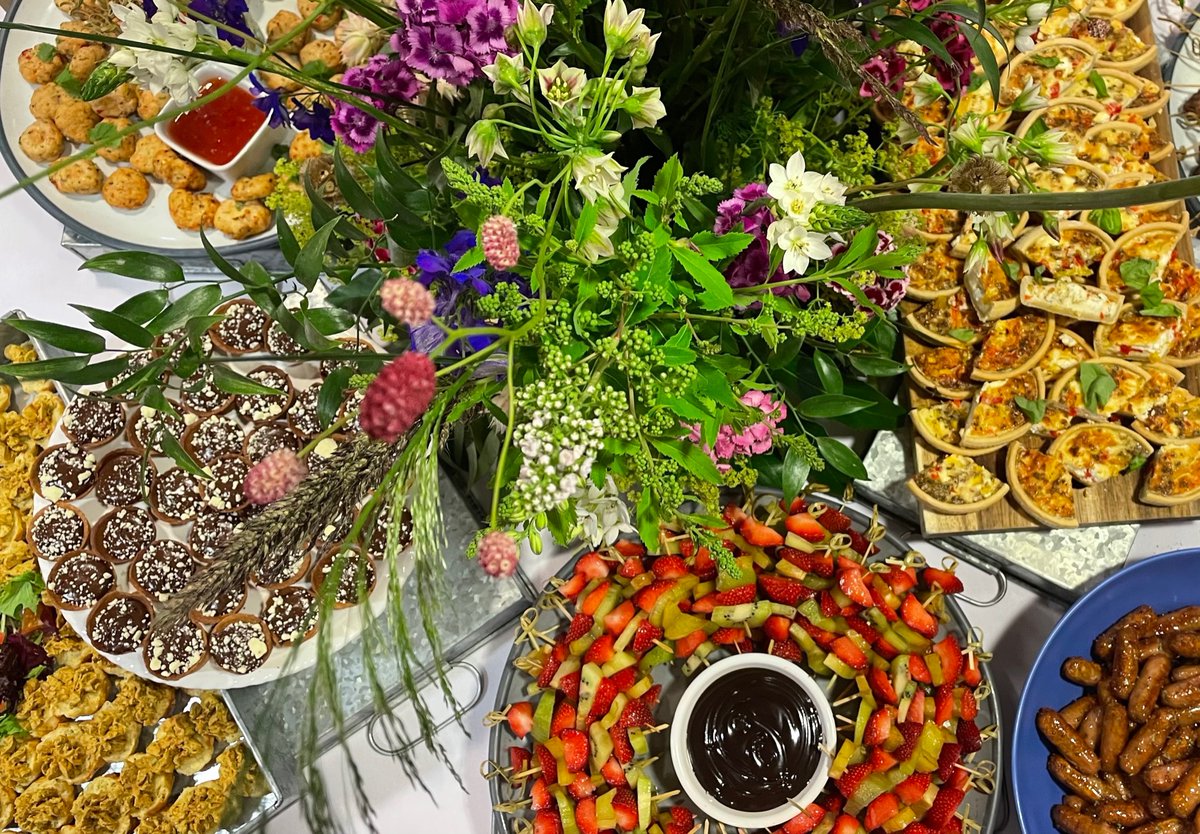 robdudley89's tweet photo. Great work from Sue and Amanda tonight for the @KHVIIIArt exhibition! @HolroydHowe @HowsonHelen @chefbenji64 https://t.co/tDzgYGWLTq