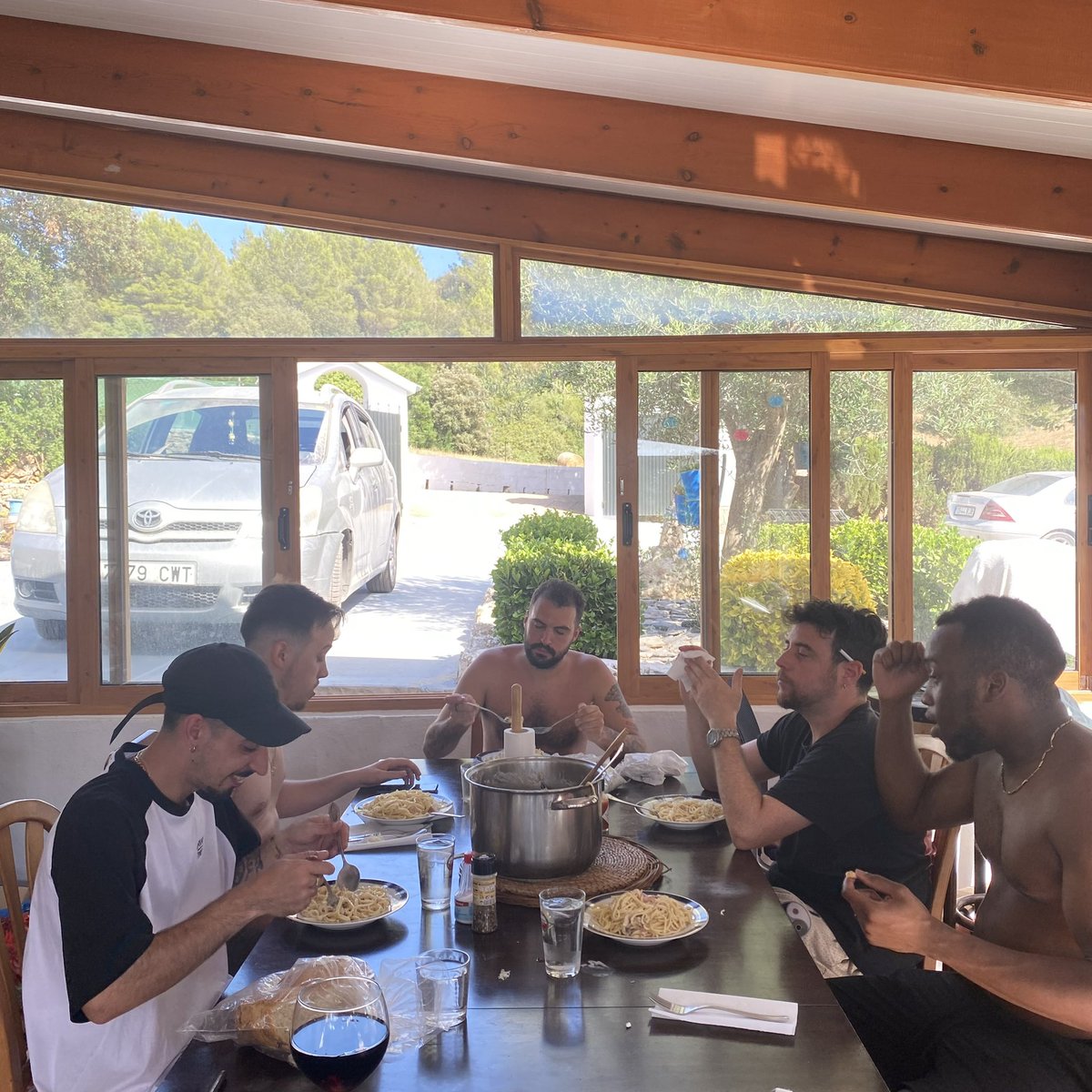 saskespacehammu's tweet image. Lo que hemos hecho estos dias va a ser historia, word up.
@ergopro95 @Pekeuno1 @JMoods1 @rules_kas  y @gesedaomusic aun que no salga el la foto ah ha ha 🥶