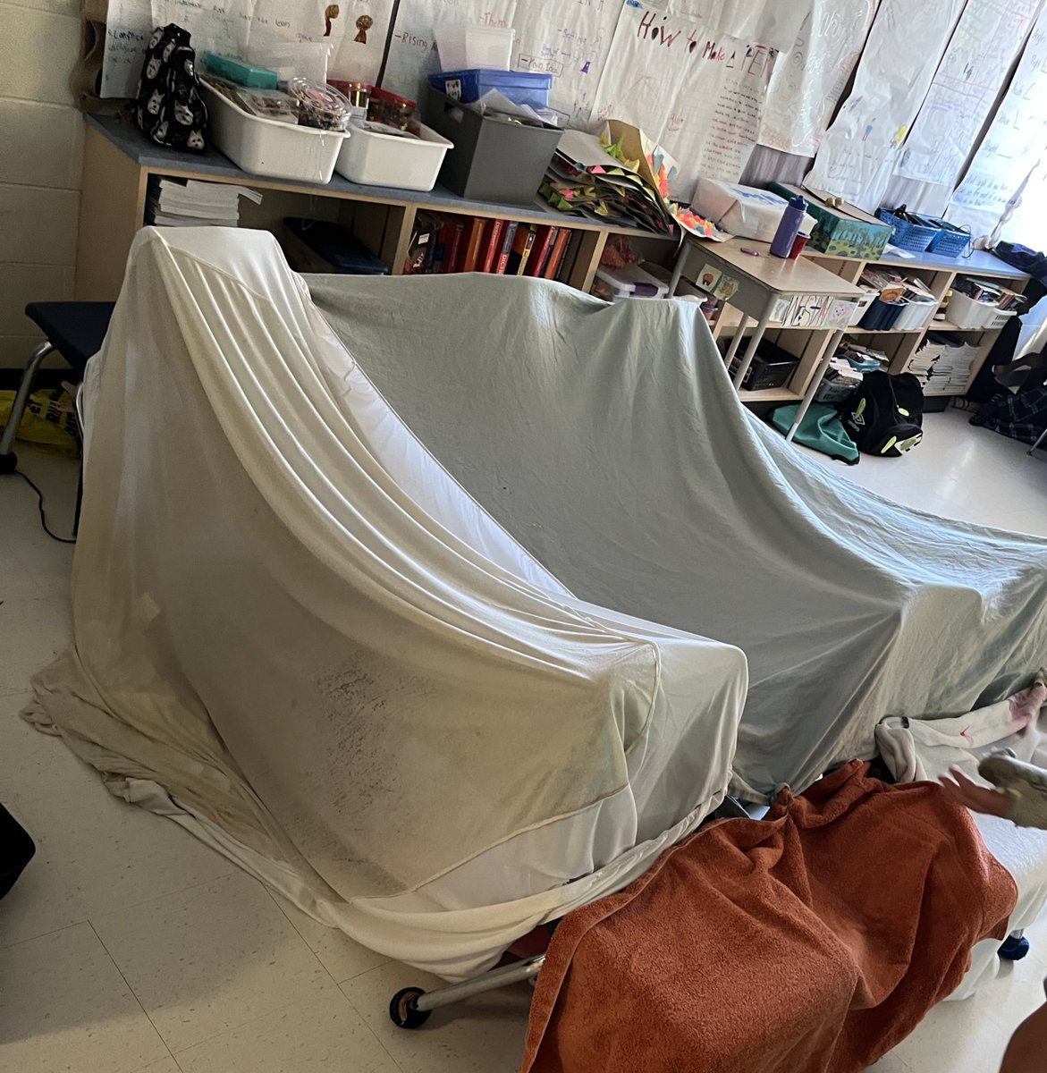 MrsSarahSims's tweet photo. When reading and forts come together, literature comes to life! #pvncLearns #STEMlit #Reading @SFAPVNC https://t.co/iyttx1wMZ1