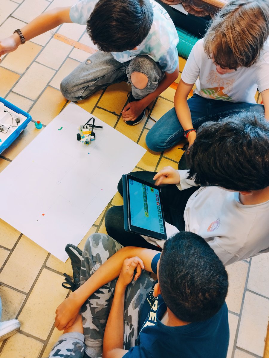 🤖🧑‍💻🎬 Aujourd'hui, ateliers numériques avec des tablettes:
- Green screen et bande-annonce avec iMovie 
- Robotique avec Lego WeDo 2.0 Milo l'astromobile scientifique

Top d'avoir un référent numérique dans la commune, avec du matos et plein d'envie!  <a href="/AppleEDU/">Apple Education</a> <a href="/legoeducationpk/">LEGO Education PK</a>