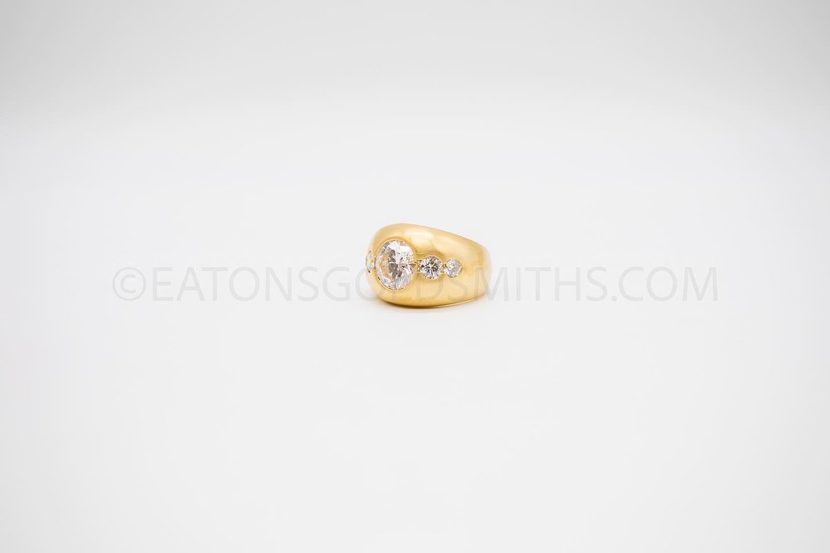 eatonsgoldsmith's tweet photo. A Recent Commission Handmade in Yellow Gold &amp; Set with the Clients Central Diamonds by Paul Eaton VPRMS MAA. 

#eatonsgoldsmiths #handmade #diamondring https://t.co/98zq7D4fE0