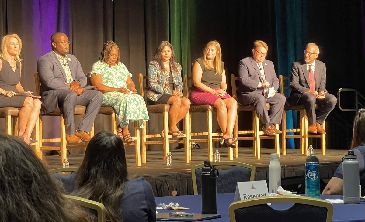 MegKBowen's tweet image. It’s a wrap! @kwamealexander + panel discussion + prizes &amp;amp; @WaltDisneyWorld confetti blast = an inspiring, motivating &amp;amp; memorable final day of #BE2022 Can’t wait to see everyone next year June 21-23 2023 @coronadosprings @Learn_Sci