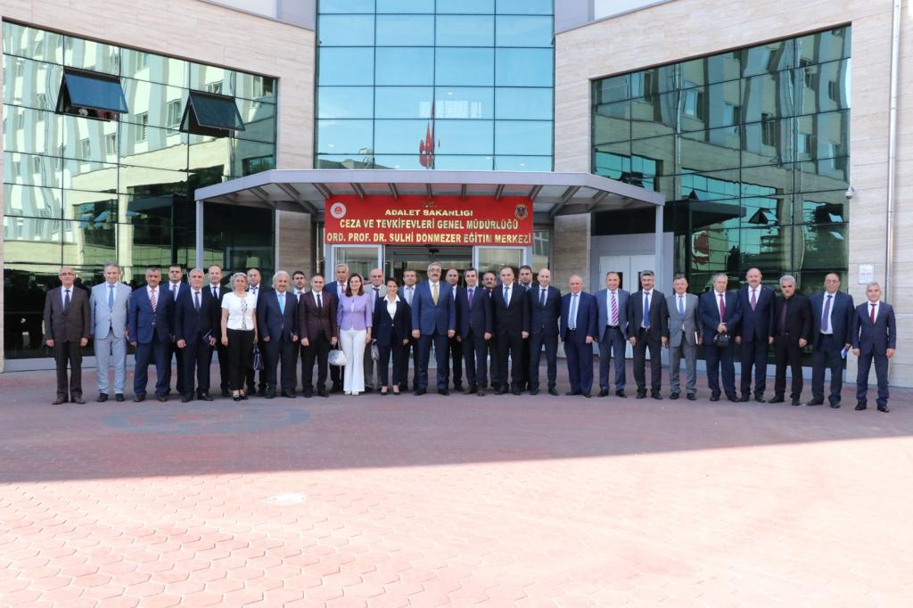 Ceza ve Tevkifevleri Genel Müdürlüğü (@ctekurumsal) on Twitter photo Genel Müdürümüz Sn. <a href="/YunusAlkac/">Yunus ALKAÇ</a>, Ord. Prof. Dr. Sulhi Dönmezer Personel Eğitim Merkezinde, İstanbul’da bulunan kurum müdürleriyle bir araya gelerek değerlendirme toplantısı gerçekleştirdi. Genel Müdürümüz Sn. <a href="/YunusAlkac/">Yunus ALKAÇ</a>, Ord. Prof. Dr. Sulhi Dönmezer Personel Eğitim Merkezinde, İstanbul’da bulunan kurum müdürleriyle bir araya gelerek değerlendirme toplantısı gerçekleştirdi.