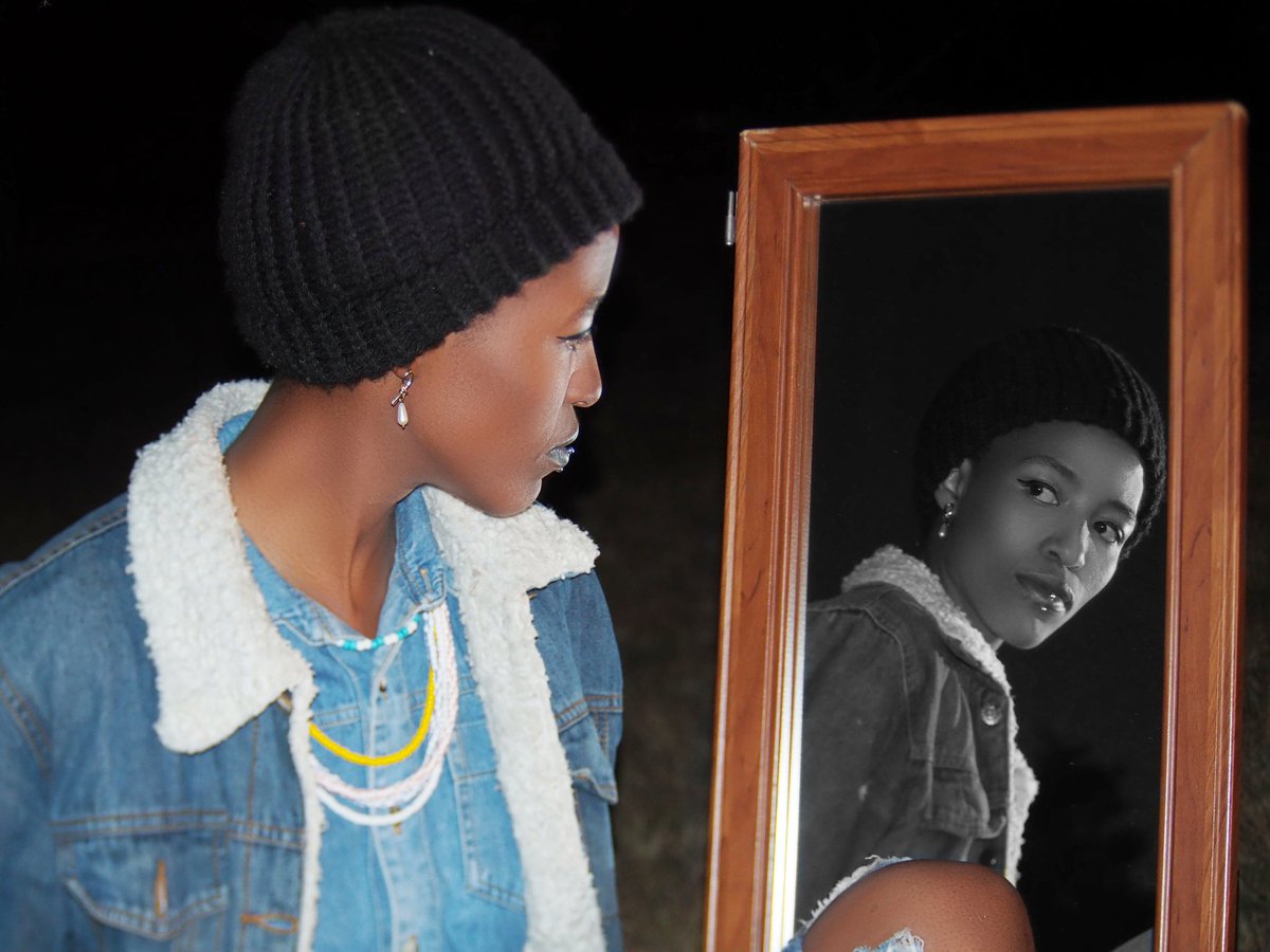 made_bail's tweet photo. Mirror production ep1
📸: Made Bail visuals
🙍🏿‍♀️: @BlackRoseMogapi
✍🏿: @clenten_lapz

🌐 : https://t.co/k2DLwnLZsP
Instagram :  https://t.co/GEvEGaSpTC
Facebook : https://t.co/XJVAfeKScP https://t.co/MFjHHVPdnM