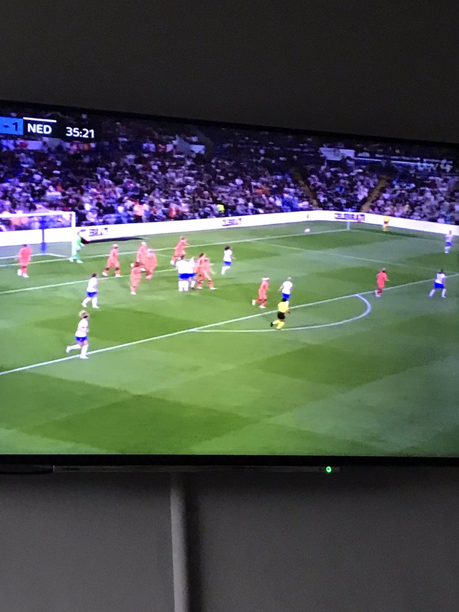 I’ve just spent 5 minutes watching this game thinking England we’re playing in white!!!🥴😐🤷🏻‍♂️