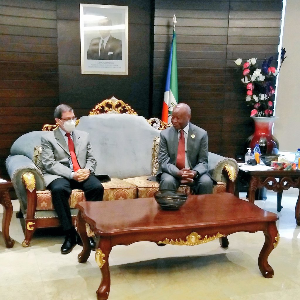MallulyDiaz's tweet photo. Concluyó visita oficial canciller🇨🇺@BrunoRguezP a 🇬🇶 Fue recibido X Presidente Teodoro Obiang y canciller @AngueSimeon. Sostuvo intercambios con miembros @MCooperacion,  Presidente Congreso Diputados, Gaudencio Mohaba y  Vicepresidente 1ro Senado, Ángel Serafín #CubaViveYTrabaja https://t.co/8Kgipfeiy3