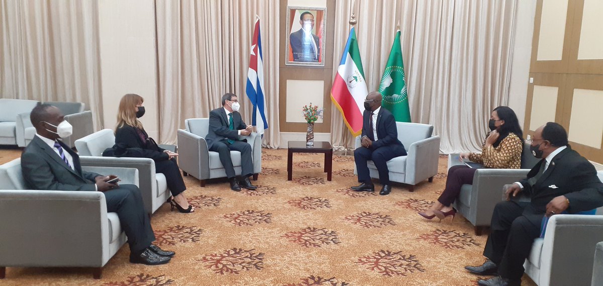 MallulyDiaz's tweet photo. Concluyó visita oficial canciller🇨🇺@BrunoRguezP a 🇬🇶 Fue recibido X Presidente Teodoro Obiang y canciller @AngueSimeon. Sostuvo intercambios con miembros @MCooperacion,  Presidente Congreso Diputados, Gaudencio Mohaba y  Vicepresidente 1ro Senado, Ángel Serafín #CubaViveYTrabaja https://t.co/8Kgipfeiy3
