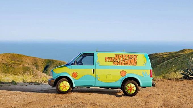 gruposdl's tweet photo. La productora Warner Bros. y la plataforma de alquiler de alojamientos Airbnb ofrecen en alquiler una estancia en la famosa furgoneta "The Mystery Machine" (La máquina del misterio) en la que viajabanel perro Scooby-Doo y su pandilla, para celebrar el

https://t.co/USAy1Cjsrv https://t.co/6FL2OjlkG4