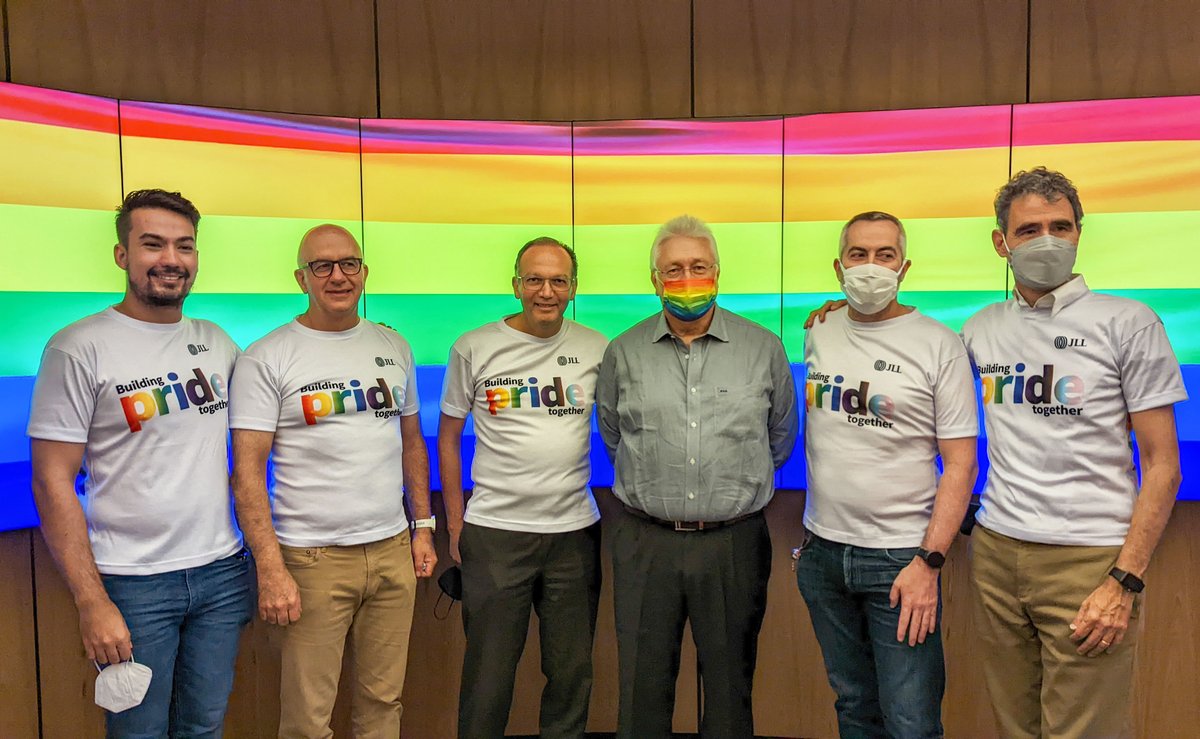 JLLMexico's tweet photo. En JLL México así nos preparamos para #BuildingPrideTogether reconociendo a la diversidad e inclusión como pilares fundamentales para un mundo mejor.
#JLLMéxico #JLLBuildingPride #PrideDay2022 #LGBTTTI https://t.co/0WGbdrqOZs