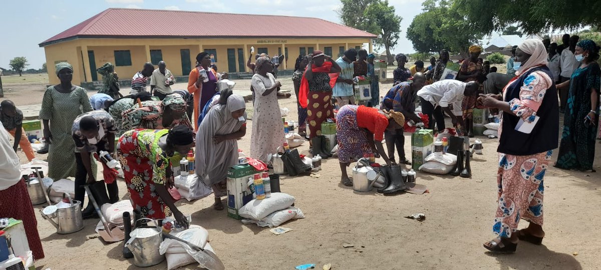 NUdongwo's tweet image. @CaritasNigeria and #JDPCMaiduguri validating and distributing Agricultural inputs for nutrition sensitive farming to vulnerable conflict affected households in Kuda Community, Michika LGA, Adamawa State, with support from @CaritasNorge @NorwayMFA