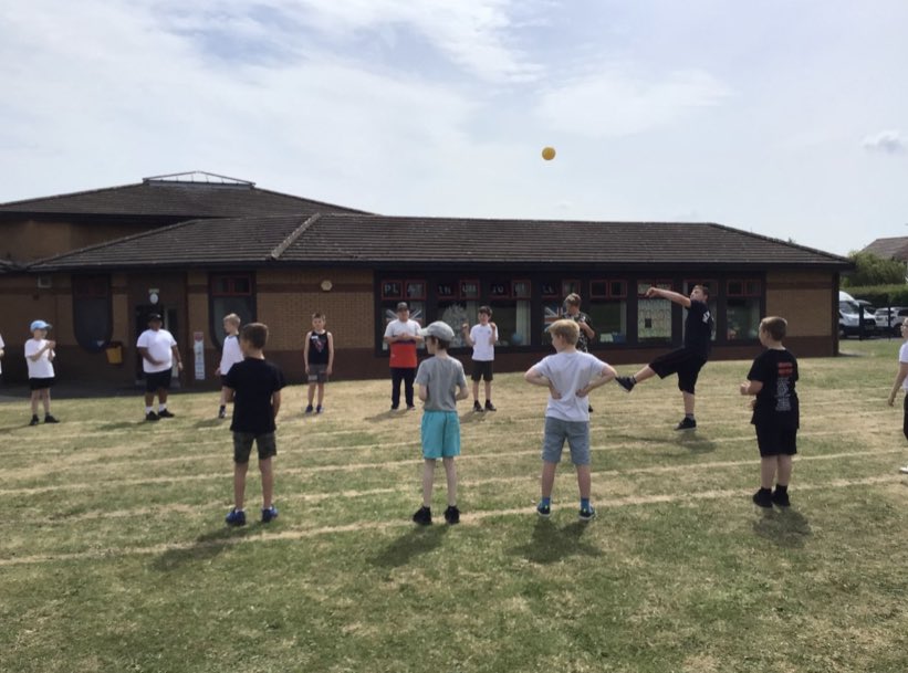 Southhettonpe's tweet photo. To round up sports week, we welcomed Evergreen Primary, as part of @cdsport Friendship games, to teach each other some fun games. All the children had an amazing time and made lots of new friends! https://t.co/sqVDK7SImr