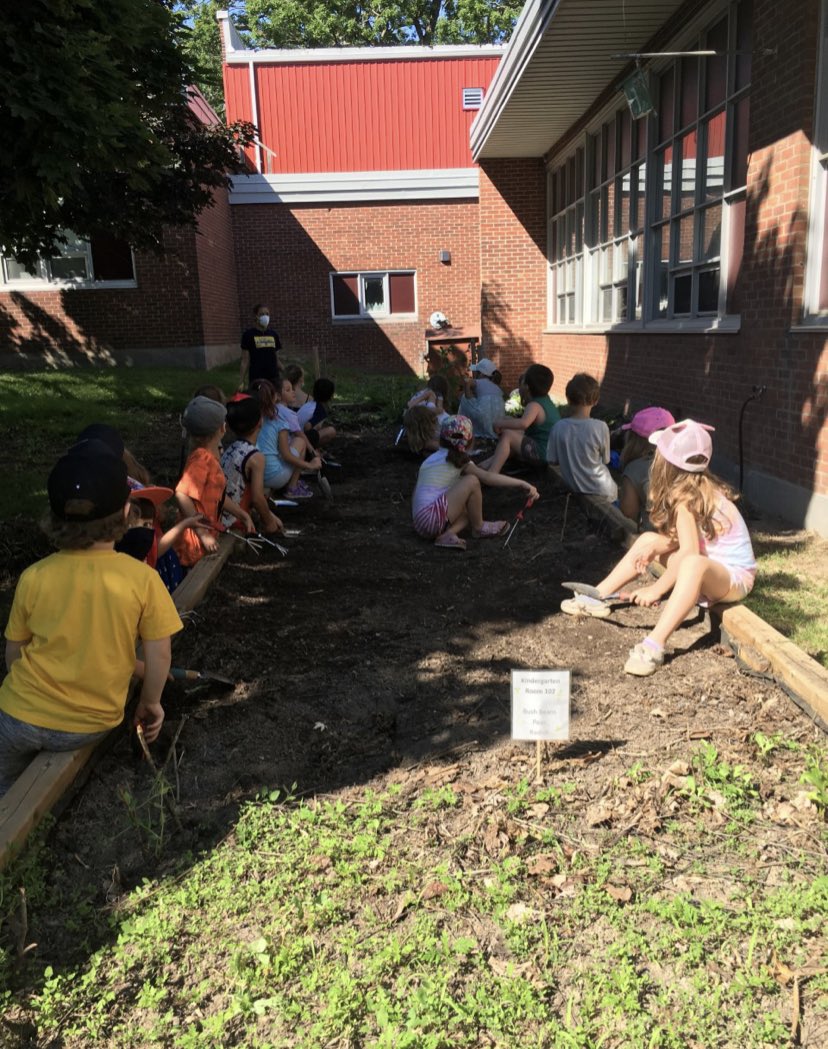 Queen Elizabeth PS tweet media