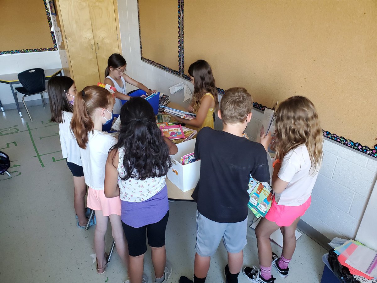 cooperbaileyFI's tweet photo. My little cleaning elves were busy this afternoon cleaning and organizing the class! ♥️🤩 #goodteamwork https://t.co/0mAhCmLK87