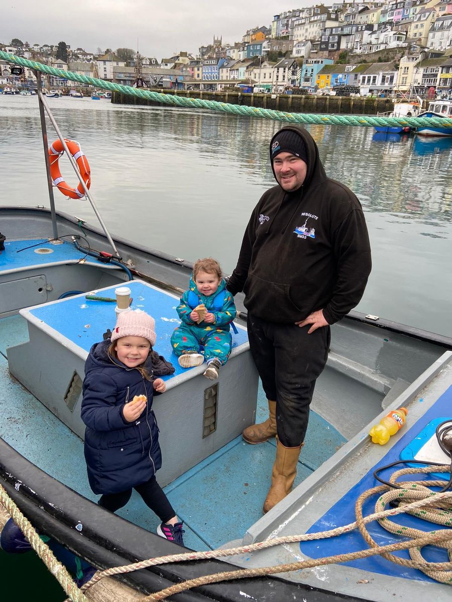 fishsarah's tweet photo. Spent some hours this week producing graph on decline of profitability from fish sales against price of fuel, which sent to @DefraGovUK @The_MMO to seek support for the many fishing families struggling to balance books.  We need support urgently on fuel crisis to avoid tie up! https://t.co/W0SYrXoh7s